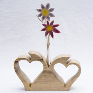 Vase mit zwei Herzen